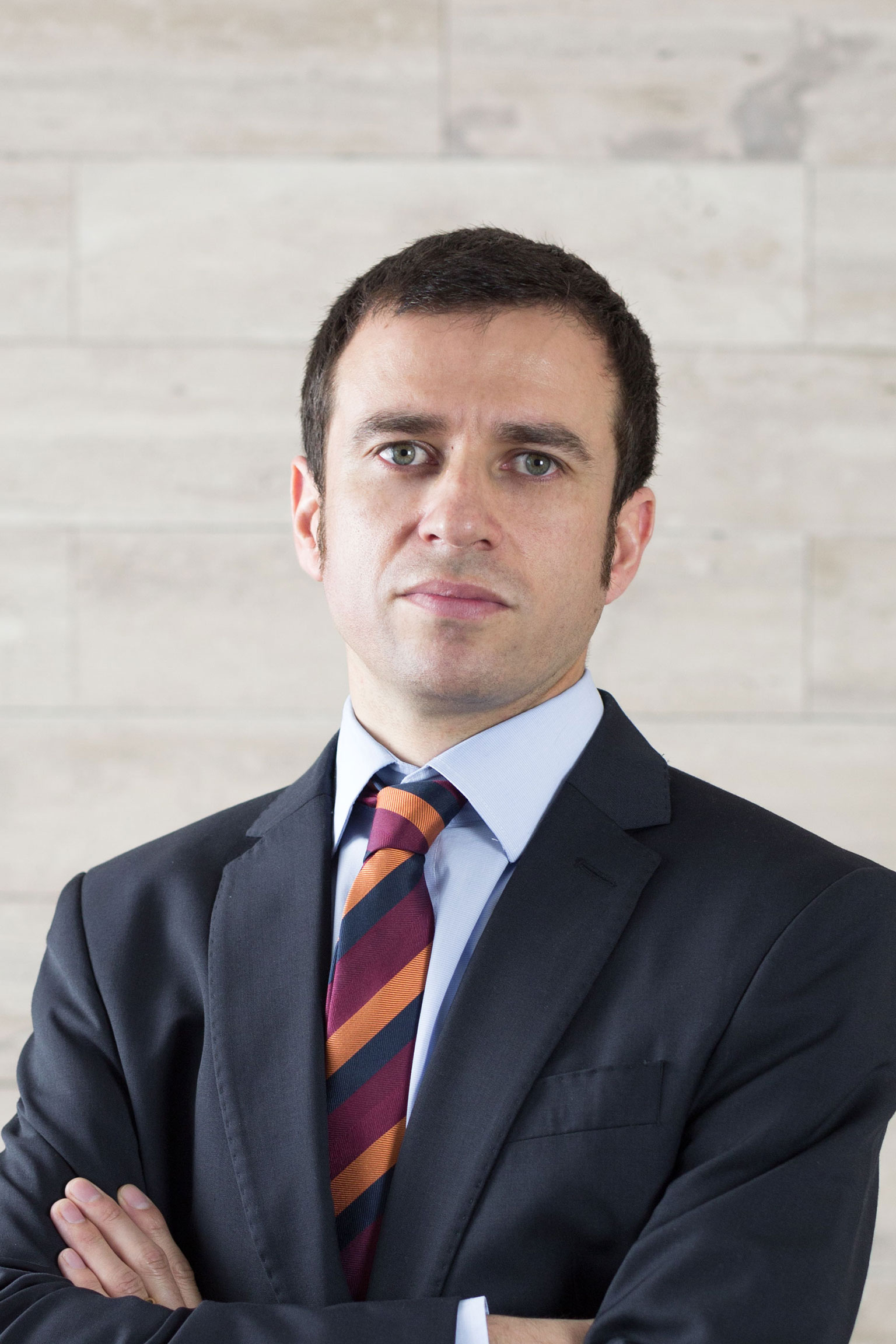 Carlos Baeza L. Ossandon Abogados Español